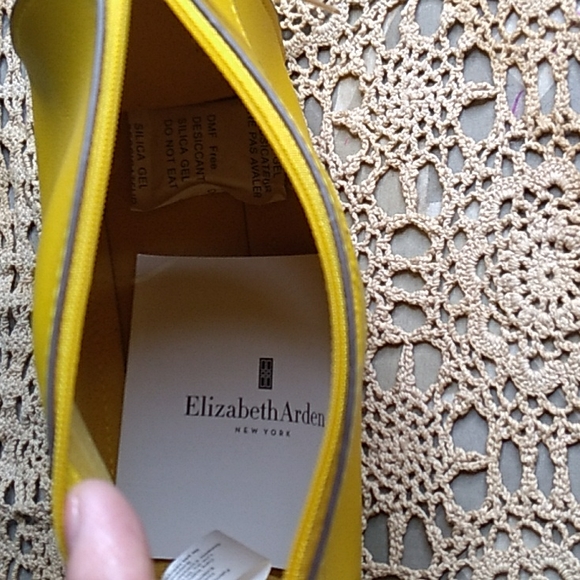 2 Elizabeth Arden Cosmetic Bags - Picture 4 of 9